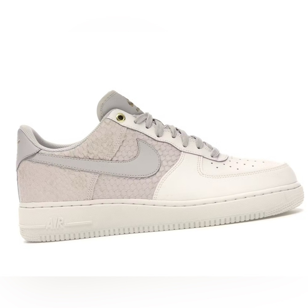 Nike Men's Air Force 1 ‘07 LV8 sz 12.5